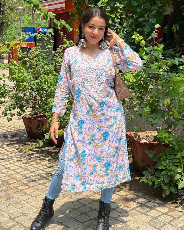 Door hand-embroidered malmal Kurti