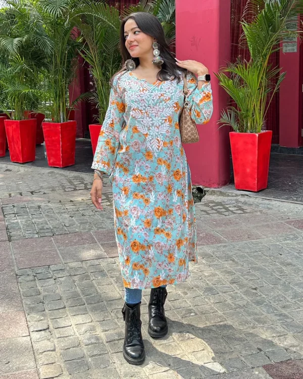 Door hand-embroidered malmal Kurti